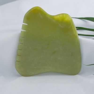 Verabschiedet euch von Muskelspannungen und grüßt die strahlende Haut mit dem Xiuyan Jade Gua Sha Scraping Board.