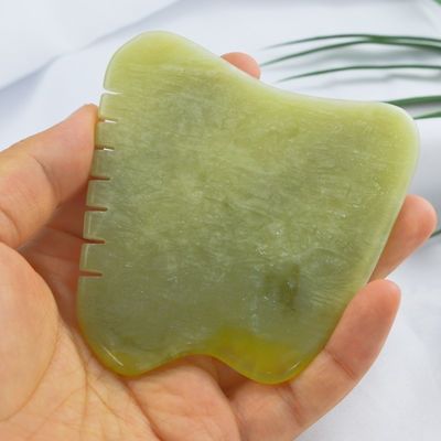 Verabschiedet euch von Muskelspannungen und grüßt die strahlende Haut mit dem Xiuyan Jade Gua Sha Scraping Board.