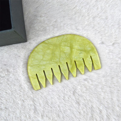 Logo angepasstes Logo erhältlich reine natürliche Xiuyan Jade Stein Kamm Kopf Kopfhaut Guasha Massagetool Low MOQ Gua Sha Kamm