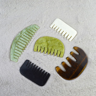 Logo angepasstes Logo erhältlich reine natürliche Xiuyan Jade Stein Kamm Kopf Kopfhaut Guasha Massagetool Low MOQ Gua Sha Kamm