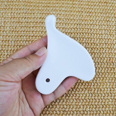 2024 Herzensform Mini Keramik Gua Sha Massagetool für Gesichtslifting und Faltenverminderung kundenspezifisches Logo erhältlich