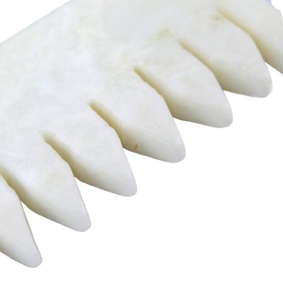 2024 Trending Natürlicher Jade Xiuyan Jade Gua Sha Kamm für den Kopf Spa Kopfhaut Massage Funktion Muskelmassage