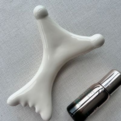 Personalisiertes Logo erhältlich Körpermuskeln Massager Keramik Gua Sha Massagetool für Selbst Hautpflege