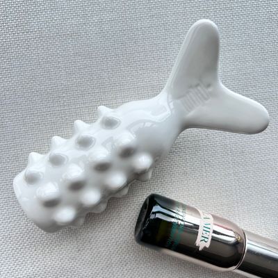 Körpermassage-Ausrüstung Keramik Vollkörper Gua Sha Massager in Fischform für Lymphdrainage und Schönheitsbehandlung