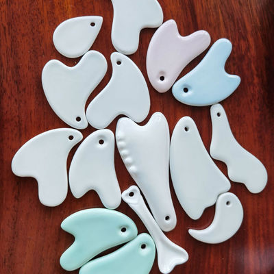 Customized Logo Availabled Wolkenform Keramik Gua Sha Stein für Gesichts-Lifting Schönheitsgeräte