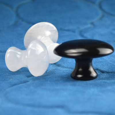 Natürlicher Quarz Gua Sha Massage Pilzform Stein für Gesichts- und Körpermassage Massagetools