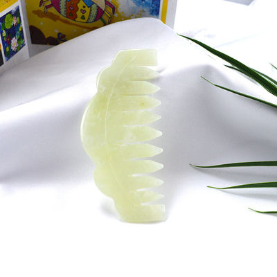 Xiuyan Jade Massage Kamm 9.2cm*4.6cm Größe Hellgrün Farbe Fördert die Blutzirkulation und verbessert den Schlaf