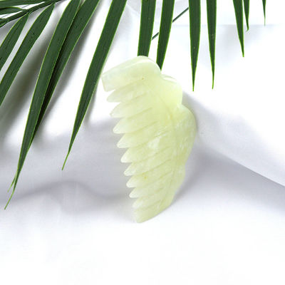 Xiuyan Jade Massage Kamm 9.2cm*4.6cm Größe Hellgrün Farbe Fördert die Blutzirkulation und verbessert den Schlaf
