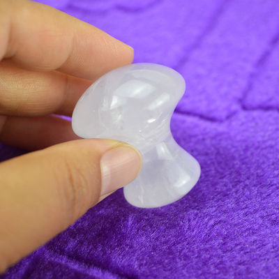 Klares Quarz Gua Sha für Gesichtsschlankung und Abbau Massage Ganzkörper Abdeckung 41*35mm Naturpilz Steinform