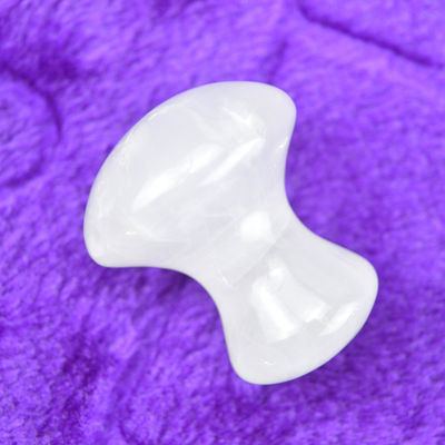 Klares Quarz Gua Sha für Gesichtsschlankung und Abbau Massage Ganzkörper Abdeckung 41*35mm Naturpilz Steinform