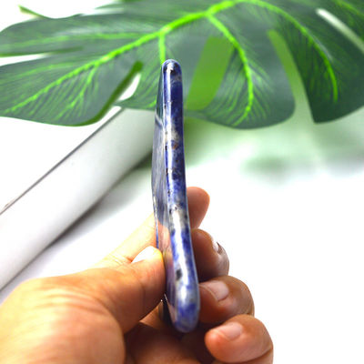 Blue Sodalite Stone Gua Sha Body Scraping Massage Tool Handgesteuerte Steuerungsfunktion für Gesicht und Körper Natürliche Schönheitsgeschenk