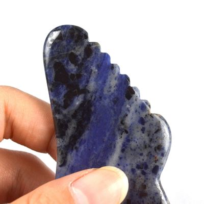 2024 Blauer Sodalit Stein Gua Sha Schaben Masseur Komfortables Massagetool für Gesichtsfalter und Hautschönheit