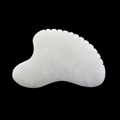 Custom Logo Kristallherz in Form von Weißem Jade Stein Gua Sha Schaben Massagetool für Akupunkturtherapie Gesichtsmassager