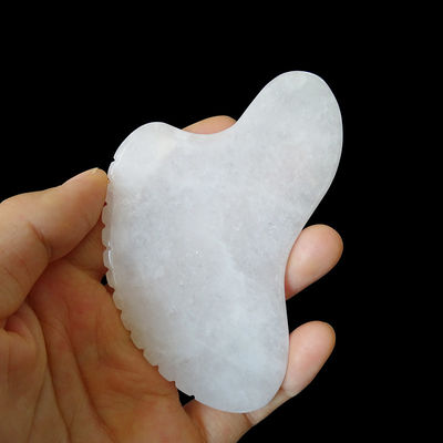 Custom Logo Kristallherz in Form von Weißem Jade Stein Gua Sha Schaben Massagetool für Akupunkturtherapie Gesichtsmassager