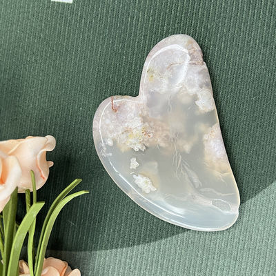 Natürliche Handreparatur Jade Herz geformte Gesichtsmassage Gua Sha Sakura Agate Gesichtsschrauben für die Physiotherapie