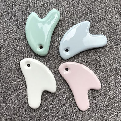 Weiße Herzform Keramik Gua Sha Massagebrett Gua Sha Gesichtsmittel für alle Hauttypen Sauber Anti-Aging