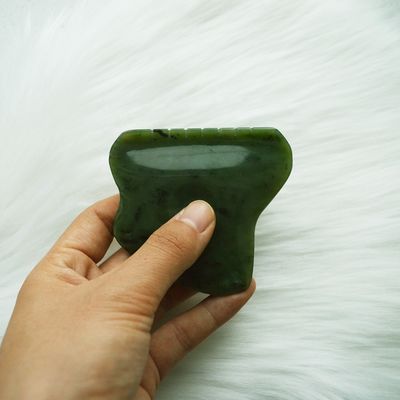 Körpermassager Grün Nephrit Jade Gua Sha Schaben Massagetool für Gesichtsspannung und Selbsthilfe