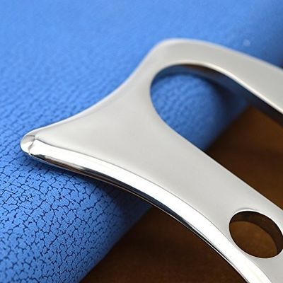 100*80*4,5mm MASSAGE Edelstahl-Guacha-Skrabbeln Massagetools Iastm Metall-Gua Sha zur Reduzierung von Falten Neues Design