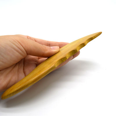 OEM Naturkamfer Holz Gua Sha Werkzeuge für Gesichts- und Körpermassage S-förmiges Design
