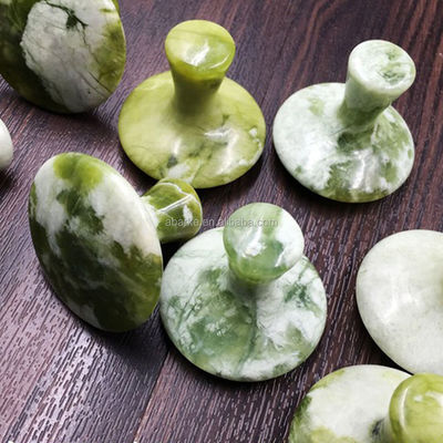 Eigenschaften des Massagers Grüner Pilz in Form von Jade Gua Sha Schaben Werkzeug für Körpermassage und Schönheit