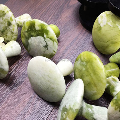 Eigenschaften des Massagers Grüner Pilz in Form von Jade Gua Sha Schaben Werkzeug für Körpermassage und Schönheit