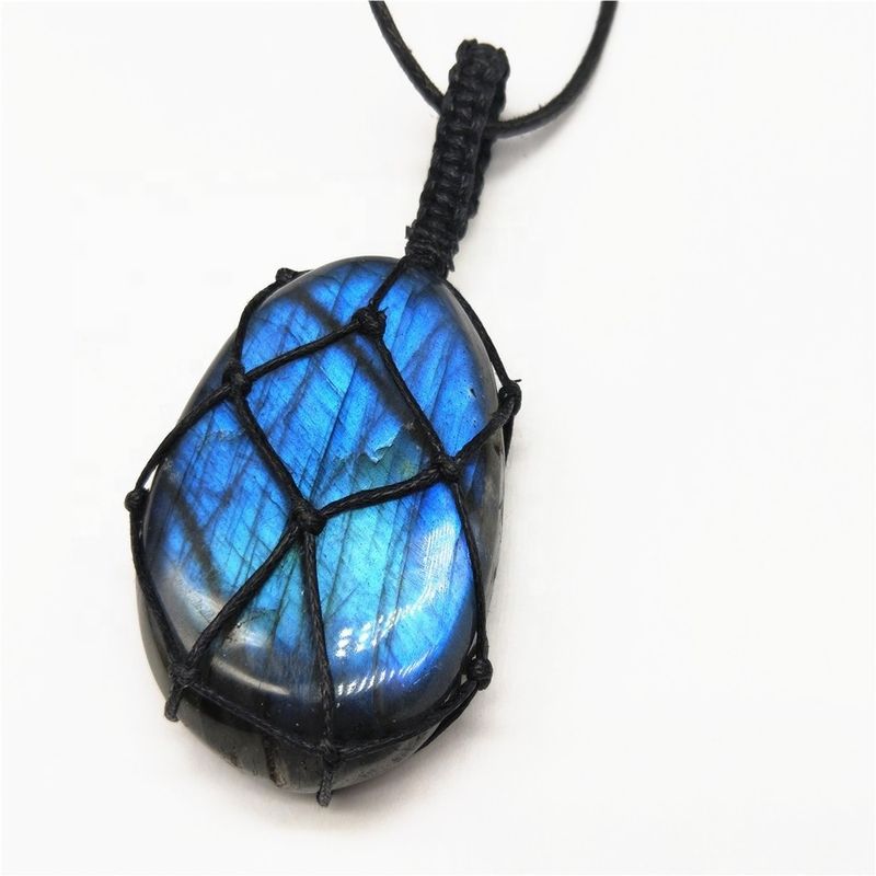 Mondstein Halskette mit unregelmäßiger Jade geschnitzten Anhänger Hand gestrickt und Design Mond Charme Anhänger