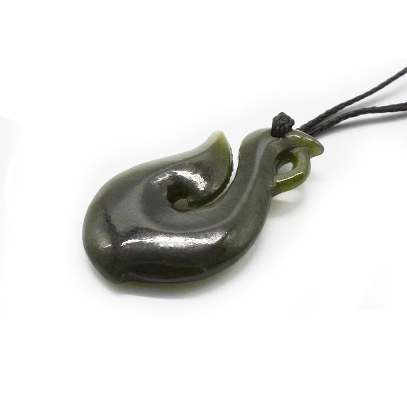 Regional Feature Naturgrün Nephrit Jade Klein stilisiertes Maori Infinity Halskette mit S-Form Design