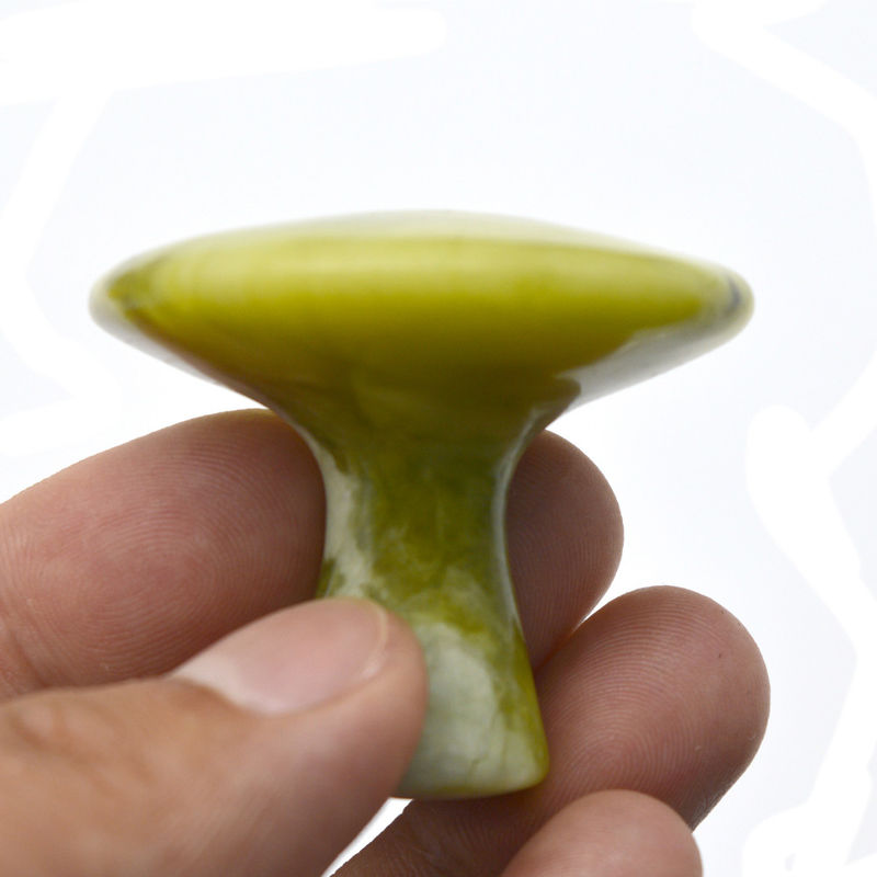 Eigenschaften des Massagers Grüner Pilz in Form von Jade Gua Sha Schaben Werkzeug für Körpermassage und Schönheit